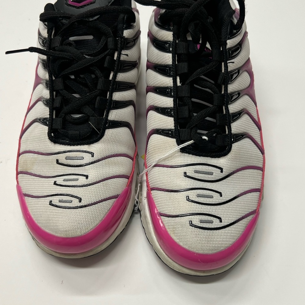 Pink and White Athletic Sneakers with Classic Design